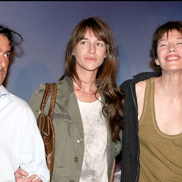 Ainsi, Jane Birkin, Charlotte Gainsbourg mais aussi sa fille Alice Attal, ainsi que Lou Doillon et son fils aîné Marlowe, tous affichent la même minceur. 

Yvan Attal, Charlotte Gainsbourg et Jane Birkin