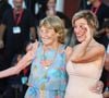 C'est la grand-mère de la jeune fille Marisa Borini qui a partagé un cliché sur Instagram.


Venise, Vénétie, Italie : Valeria Bruni Tedeschi, émotive, aux côtés de sa mère Marisa Borini sur le tapis rouge pour la première projection de Duse lors du 82ᵉ Festival de cinéma de Venise au Lido de Venise, en Italie. © Mickael Chavet/ZUMA Press Wire / Bestimage