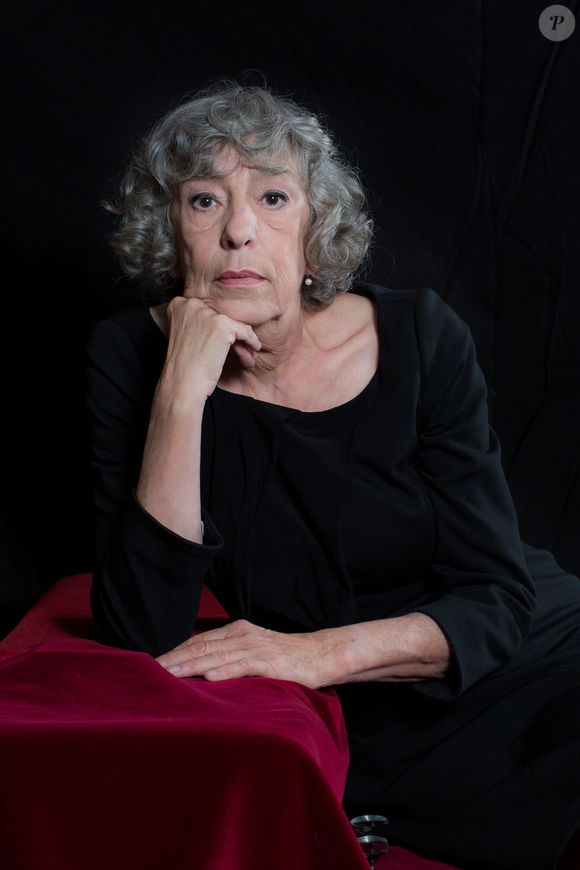 Exclusif - Anémone - Studio - Spectacle "Elles se croient toutes Joly" en hommage à Sylvie Joly, mis en scène par Pierre Palmade, au théâtre de Paris dans le 9ème arrondissement à Paris, le 26 octobre 2015, qui sera diffusé le 15 janvier 2016 sur France 3. Les comédiennes et humoristes Anémone, Anne-Elisabeth Blateau, Carole Bouquet, Catherine Hiegel, Valérie Karsenti, Michèle Laroque, Valérie Lemercier, Valérie Mairesse, Claire Nadeau, Muriel Robin, Mathilde Vitry et le comédien Alex Lutz ont interprété les sketches les plus célèbres de Sylvie Joly au cours  d'une soirée de gala au profit de l'association "France Parkinson".
© Dominique Jacovides - Romuald Meigneux / Bestimage
