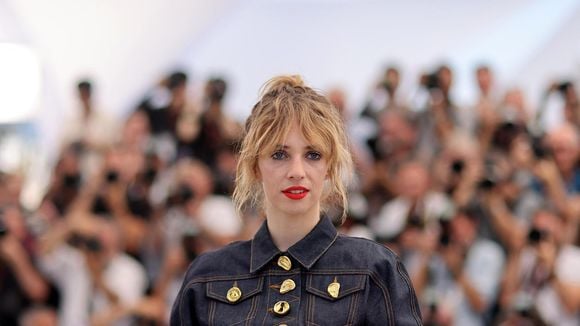 Entourée du casting de "Stranger Things", la fille de deux acteurs iconiques célèbre son mariage à une date très spéciale