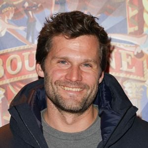 Alexis Michalik au photocall de la générale de "Spectaculaire", le spectacle du cirque d'Hiver Bouglione à Paris, France, le 19 octobre 2024. 
© Coadic Guirec/Bestimage
