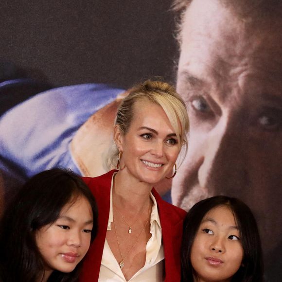 Laeticia Hallyday et ses filles Joy et Jade - Projection au Grand Rex à Paris des documentaires "Johnny USA" et "A nos promesses" à l'occasion de la Journée Spéciale Johnny, son rêve américain. Le 21 octobre 2020
© Jacovides-Moreau / Bestimage