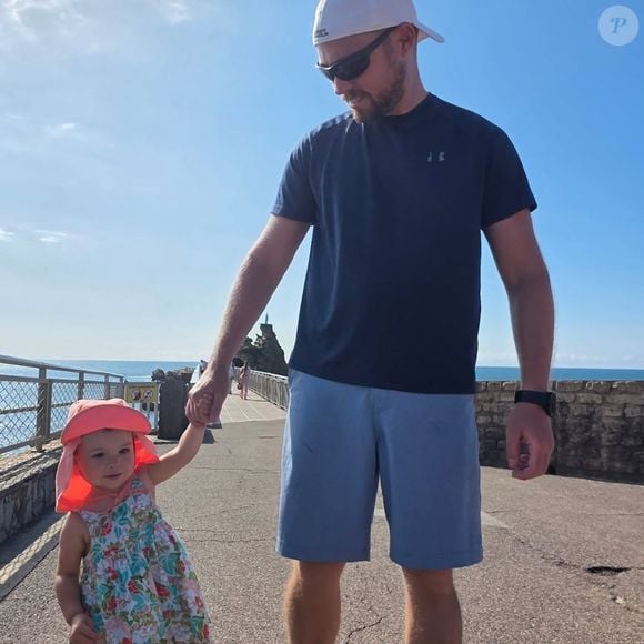 Si les médecins ont indiqué qu'il s'agissait simplement d'une foulure, finalement, les résultats de ses examens ne sont pas encourageants.

La famille Vantorre