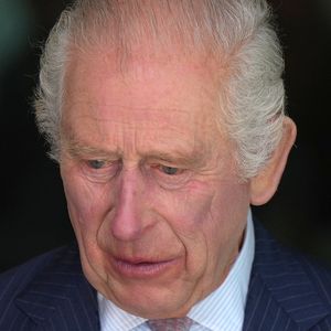 Le roi Charles III d'Angleterre et la reine consort Camilla visitent le University College Hospital Macmillan Cancer Centre à Londres le 30 avril 2024. (Julien Burton / Bestimage).