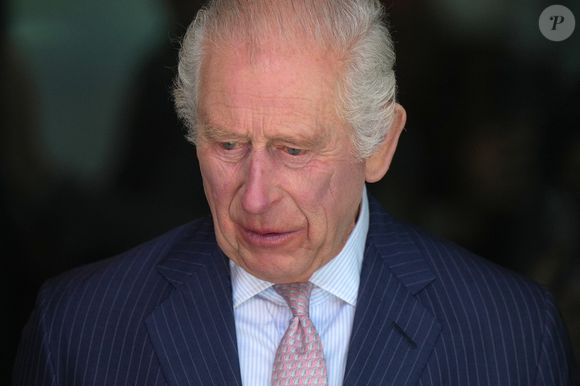 Le roi Charles III d'Angleterre et la reine consort Camilla visitent le University College Hospital Macmillan Cancer Centre à Londres le 30 avril 2024. (Julien Burton / Bestimage).