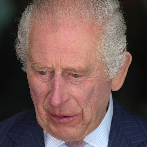 Le roi Charles III d'Angleterre et la reine consort Camilla visitent le University College Hospital Macmillan Cancer Centre à Londres le 30 avril 2024. (Julien Burton / Bestimage).