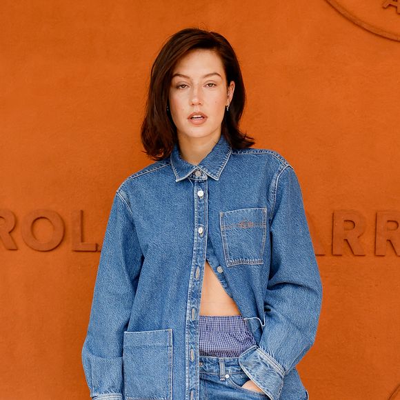 “Ma grand-mère m’avait envoyé une longue lettre pour me sermonner”, conclut Adèle Exarchopoulos

Adèle Exarchopoulos au village lors des Internationaux de France de Tennis de Roland Garros 2025, à Paris, France, le 8 juin 2025. © Cyril Moreau/Bestimage