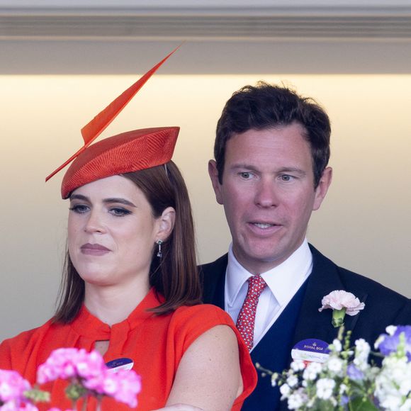 Elle a partagé une photo de ses deux fils tenant une image d’échographie.

Cinquième et dernier jour du Royal Ascot Meeting qui se tient à l'hippodrome d'Ascot, dans le Berkshire, au Royaume-Uni. Ici, la princesse Eugenie (La princesse Eugenie d'York), Jack Brooksbank (La princesse Eugenie d'York), Jack Brooksbank (La princesse Eugenie d'York).
GOFF  / BESTIMAGE