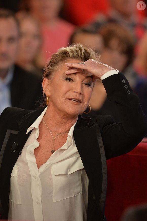 "J’ai peur de la foule depuis ça" a confié l'icône yé-yé en toute franchise dans "On refait la télé" sur RTL.

Sheila lors de l'enregistrement de l'émission Vivement Dimanche, Paris, France, le 12 décembre 2013. Photo Max Colin/ABACAPRESS.COM