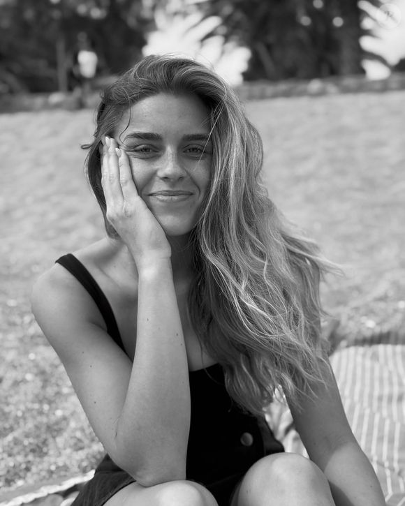 Elle a été championne de France de volley et pratique aussi le ski et l’équitation.

Léa Chabrel, Instagram