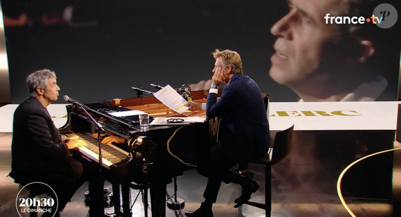 Laurent Delahousse reçoit Julien Clerc dans l'émission "20h30 le dimanche", France 2, le 8 juin 2025.