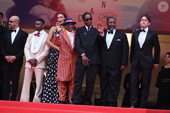 (de gauche à droite) Jeffrey Wright, Aubrey Joseph, Ilfenesh Hadera, Spike Lee, ASAP Rocky, Wendell Pierce et Alan Fox à la projection de "Highest 2 Lowest" au 78ème Festival de Cannes à Cannes, France, le 19 mai 2025. Photo : Doug Peters/PA Wire.