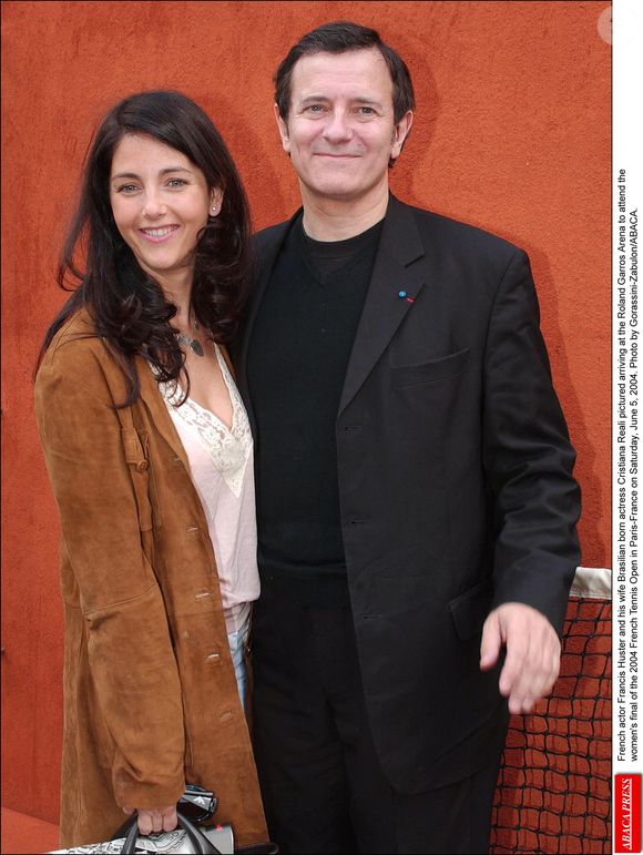 L'acteur français Francis Huster et son épouse l'actrice brésilienne Cristiana Reali arrivent à Roland Garros pour assister à la finale féminine des Internationaux de France de Tennis 2004 à Paris-France le samedi 5 juin 2004. Photo Gorassini-Zabulon/ABACA.
