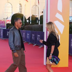 Roschdy Zem et sa compagne Sarah Poniatowski sur le tapis rouge lors de la première du film 'L'Invitation' pendant la 52ème édition du Festival du Cinéma Américain de Deauville, France, le 5 septembre 2026. © Denis Guignebourg/Bestimage