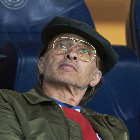 Olivier Martinez - Célébrités dans les tribunes de la demi-finale de la Coupe de France de football entre le PSG contre Rennes (1-0) au Parc des Princes à Paris le 3 avril 2024. © Cyril Moreau/Bestimage
