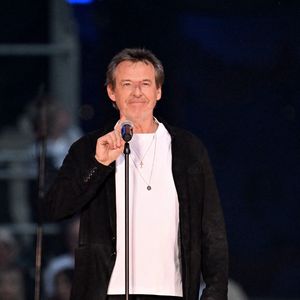 Jean Luc Reichmann, Christophe Mondoloni, Francine Massiani, Delia Lucia, Alexandra Ferrandini et Patrick Fiori ont chanté le Tango Corse, durant Corsu Mezu Mezu, le concert emmené par Patrick Fiori qui a eu lieu au stade Orange Vélodrome à Marseille, le 22 mai 2026, diffusé le 28 août sur France 3..© Bruno Bebert/Bestimage