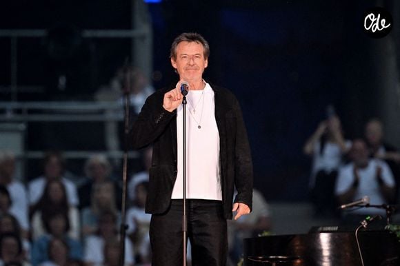 Jean Luc Reichmann, Christophe Mondoloni, Francine Massiani, Delia Lucia, Alexandra Ferrandini et Patrick Fiori ont chanté le Tango Corse, durant Corsu Mezu Mezu, le concert emmené par Patrick Fiori qui a eu lieu au stade Orange Vélodrome à Marseille, le 22 mai 2026, diffusé le 28 août sur France 3..© Bruno Bebert/Bestimage