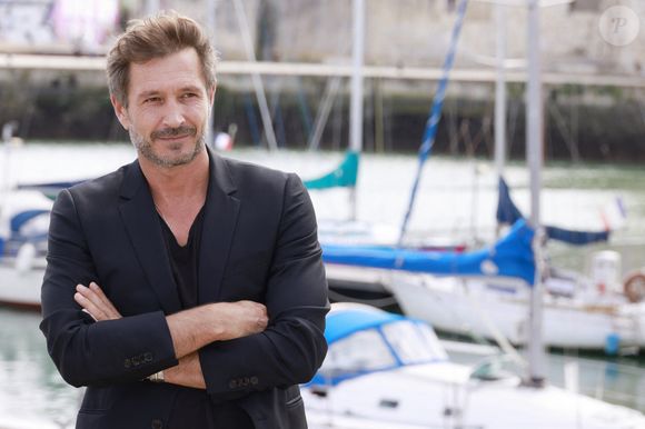 Une série dans laquelle il incarne le capitaine Pascal Roche. 

Alexandre Varga de CASSANDRE
Le festival de fiction TV de La Rochelle vendredi 16 septembre 2022. © Christophe Aubert via Bestimage