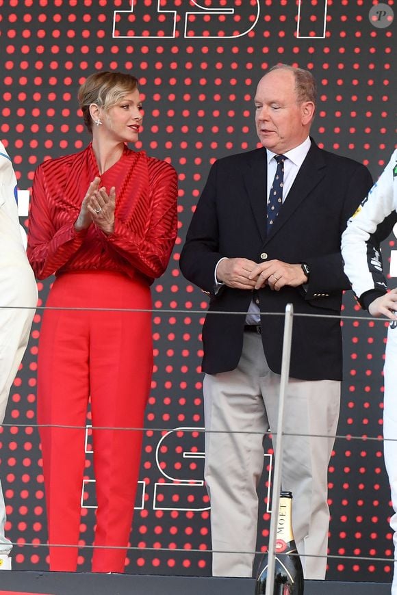 La princesse Charlène de Monaco, le prince Albert II de Monaco - Podium du Grand Prix de Formule 1 (F1) de Monaco Tag Heuer le 25 mai 2025. © Lionel Urman/Bestimage