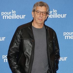 "J’étais frustré de ne pas avoir les techniques qui me permettaient d’aller un peu plus loin dans la créativité", a-t-il révélé, souhaitant ainsi avoir les bases de la cuisine française pour approfondir sa passion. "Plus rien ne me fait peur aujourd’hui en cuisine", a-t-il ajouté, visiblement ravi de cette expérience.

Michel Cymes - Première du film "Pour le Meilleur" au Grand Rex à Paris le 20 avril 2026. © Coadic Guirec/Bestimage