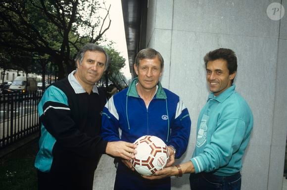 A Paris, de gauche à droite, Jean-Paul Ollivier Raymond Kopa et Gérard Holtz en 1988. © Bestimage