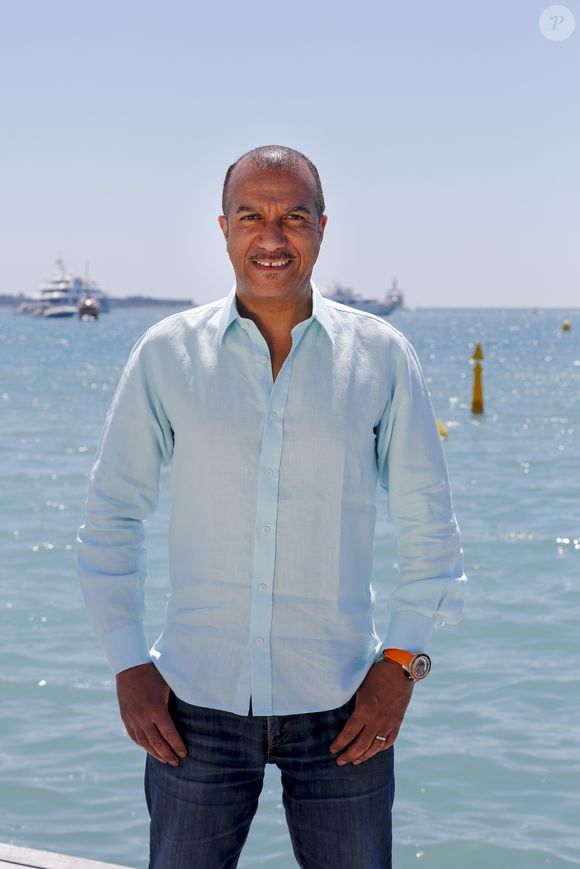 Selon lui, « on ne peut plus conduire comme il faut » et tout est trop contrôlé.

Pascal Légitimus sur la plage Bâoli pendant le 69ème Festival International du Film de Cannes. © Philippe Doignon-LMS / Bestimage