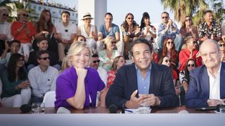 "Je ne suis pas une serpillère" : Une invitée de C à vous n'a pas digéré le comportement d'un membre de l'équipe