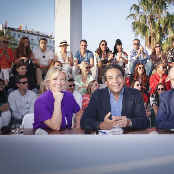 le talk show incontournable de France 5

Exclusif -  Anne-Elisabeth Lemoine, Patrick Cohen, Pierre Lescure - Emission "C à vous" lors du 76ème Festival International du Film de Cannes . © Jack Tribeca / Bestimage