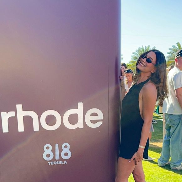 Exclusif - Hailey Bieber assiste à l'événement 818 Tequila Outpost de sa meilleure amie Kendall Jenner pendant Coachella à Indio, en Californie. 

©BestImage