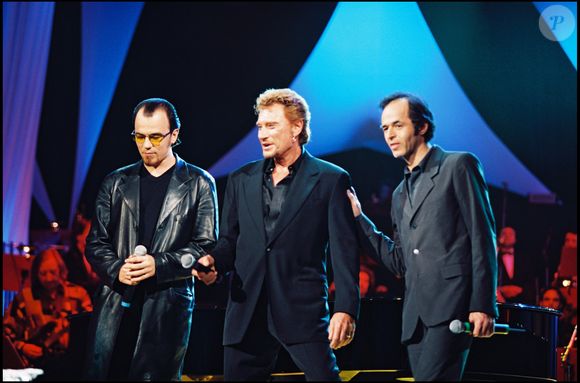 ARCHIVES - PASCAL OBISPO , JOHNNY HALLYDAY ET JEAN JACQUES GOLDMAN SUR SCENE LORS DES VICTOIRES DE LA MUSIQUE 1998