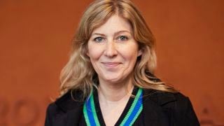 Amanda Sthers s'offre une parenthèse en Sicile : l'ex-femme de Patrick Bruel célèbre son "été sicilien"