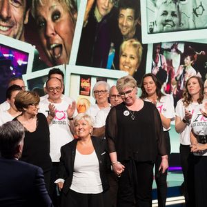 Exclusif - Quinze bénévoles des Restos du Coeur, Mimie Mathy, Faustine Bollaert à l'enregistrement de l'émission "La Boîte à secrets 4" à Paris, le 23 janvier 2020.

Photo : Tiziano Da Silva / Bestimage