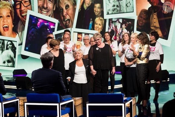 Exclusif - Quinze bénévoles des Restos du Coeur, Mimie Mathy, Faustine Bollaert à l'enregistrement de l'émission "La Boîte à secrets 4" à Paris, le 23 janvier 2020.
Photo : Tiziano Da Silva / Bestimage