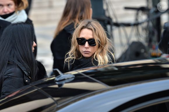 Laura smet - Sortie de l'église de la Madeleine après les obsèques de Johnny Hallyday à Paris le 9 décembre 2017. © Veeren / Bestimage