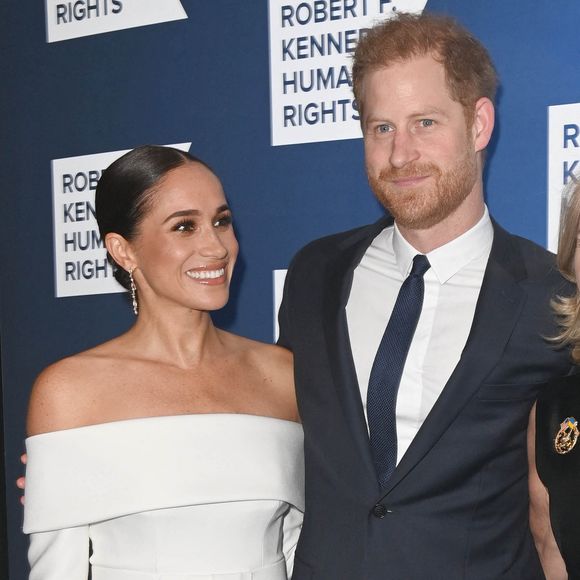 Le prince Harry et Megan Markle au photocall de la soirée de gala "Robert F. Kennedy Human Rights Ripple of Hope 2022" à l'hôtel Hilton de New York City, New York, Etats-Unis, le 6 décembre 2022. Photo par Backgrid USA / Bestimage