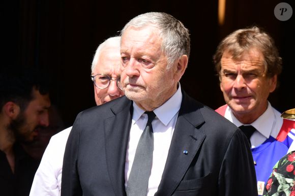 Ami de Bernard Lacombe, l’ancien président de l’OL Jean-Michel Aulas était en l'église Saint-Louis de Fontaines-sur-Saône Rhône

Jean-Michel Aulas à la sortie des Obsèques de Bernard Lacombe en l'église Saint-Louis de Fontaines-sur-Saône près de Lyon, France, le 25 juin 2025. © Romain Doucelin/Bestimage