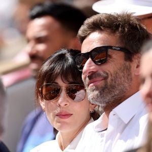 "Il m'a dit que c'était le moment de me faire confiance sur ce projet, et il a eu raison. Et puis, il a été d'un soutien extraordinaire". 

Nolwenn Leroy et son compagnon Arnaud Clément dans les tribunes lors des Internationaux de France de Tennis de Roland Garros 2022. Paris, le 5 juin 2022. © Dominique Jacovides/Bestimage