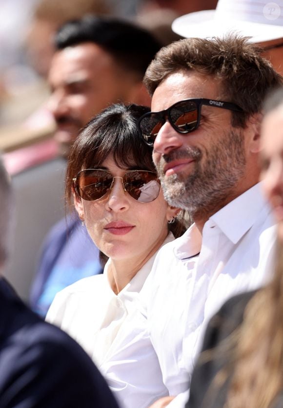 "Il m'a dit que c'était le moment de me faire confiance sur ce projet, et il a eu raison. Et puis, il a été d'un soutien extraordinaire". 

Nolwenn Leroy et son compagnon Arnaud Clément dans les tribunes lors des Internationaux de France de Tennis de Roland Garros 2022. Paris, le 5 juin 2022. © Dominique Jacovides/Bestimage