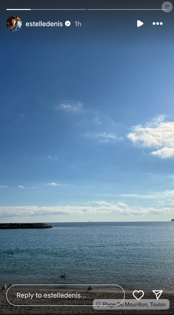 Estelle Denis s'offre une escapade romantique à Toulon avec son compagnon.