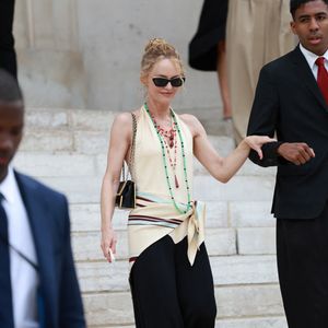 "Et la chanson que j'ai faite avec mon fils. En fait, j'ai écrit un texte sur une musique de lui qui existait déjà (...) Pareil, je lui ai demandé la permission et après j'ai écrit un texte."

Vanessa Paradis au défilé Chanel "Collection Haute Couture Automne/Hiver 2026-2027" lors de la Fashion Week de Paris, le 7 juillet 2026

© Florian Lavielle / Bestimage