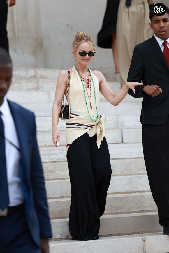 "Et la chanson que j'ai faite avec mon fils. En fait, j'ai écrit un texte sur une musique de lui qui existait déjà (...) Pareil, je lui ai demandé la permission et après j'ai écrit un texte."

Vanessa Paradis au défilé Chanel "Collection Haute Couture Automne/Hiver 2026-2027" lors de la Fashion Week de Paris, le 7 juillet 2026

© Florian Lavielle / Bestimage