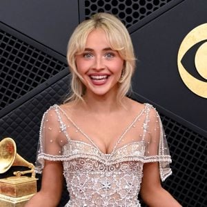 Cette mésaventure ternit un moment pourtant très fort sur scène avec Sabrina Carpenter. 

Sabrina Carpenter au photocall de la 68ème cérémonie des Grammy Awards à la Crypto Arena de Los Angeles, Californie, Etats-Unis, le 1er février 2026. © David Fisher/Shutterstock/Bestimage