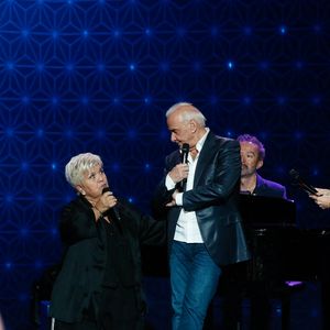 Michel Fugain a des choses à dire !

Exclusif - Mimie Mathy, Michel Fugain, Faustine Bollaert - Surprises - Enregistrement de l'émission "La Boîte à Secrets N°19" dans les studios de la Cité du Cinéma à Saint-Denis, présentée par F.Bollaert © Christophe Clovis / Bestimage