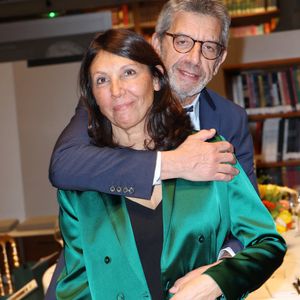 Michel Cymes et son épouse Nathalie Cymes assistent au dîner de gala du Moteur ! Diner de Gala à la Bibliothèque Nationale de France, à Paris, France, le 25 mars 2024. Photo par Jerome Domine/ABACAPRESS.COM