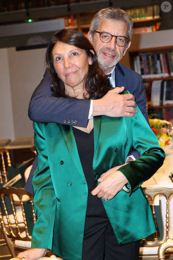 Michel Cymes et son épouse Nathalie Cymes assistent au dîner de gala du Moteur ! Diner de Gala à la Bibliothèque Nationale de France, à Paris, France, le 25 mars 2024. Photo par Jerome Domine/ABACAPRESS.COM