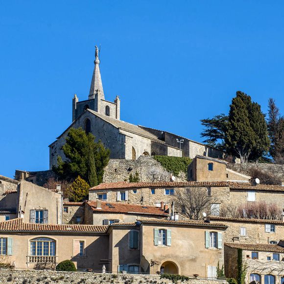 Bonnieux (84). Vue du village perche, situe sur le versant nord du massif du Luberon - Photo by Moura/ANDBZ/ABACAPRESS.COM