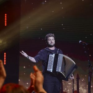 Claudio Capéo, lors de l'enregistrement de l'émission "La fête de la chanson française - 20 ans d'émotions" présentée par L.Thilleman et A.Manoukian, et diffusée le 17 avril sur France 3 à Paris, France, le 9 décembre 2025. © Jack Tribeca/Bestimage