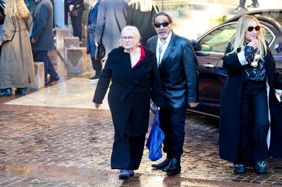 Après avoir perdu leur ami Michel Blanc, ils font face à la disparition d'un autre proche, l'acteur américain Jonathan Joss.

Josiane Balasko et son mari George Aguilar à la sortie des Obsèques de Michel Blanc en l'église Saint-Eustache à Paris, le 10 octobre 2024. 
© Moreau / Jacovides / Bestimage