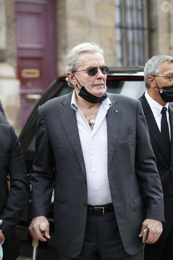 Alain Delon - Obsèques de Jean-Paul Belmondo en en l'église Saint-Germain-des-Prés, à Paris le 10 septembre 2021.

© Cyril Moreau / Bestimage