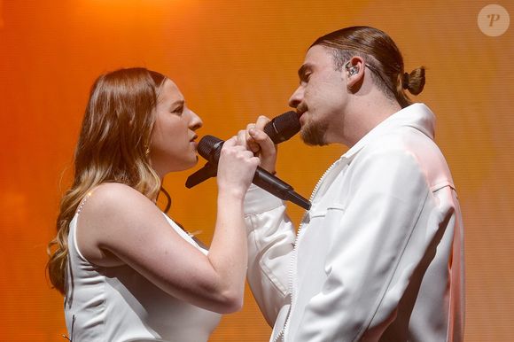 Sur Instagram, Héléna a dévoilé une série de photos prises à New York, où elle apparaît tout sourire dans les rues de Manhattan et Brooklyn. 

Héléna Bailly et Pierre Garnier lors du concert de la Star Academy à Lyon, le 15/03/24. Photo Sandrine Thesillat / Panoramic